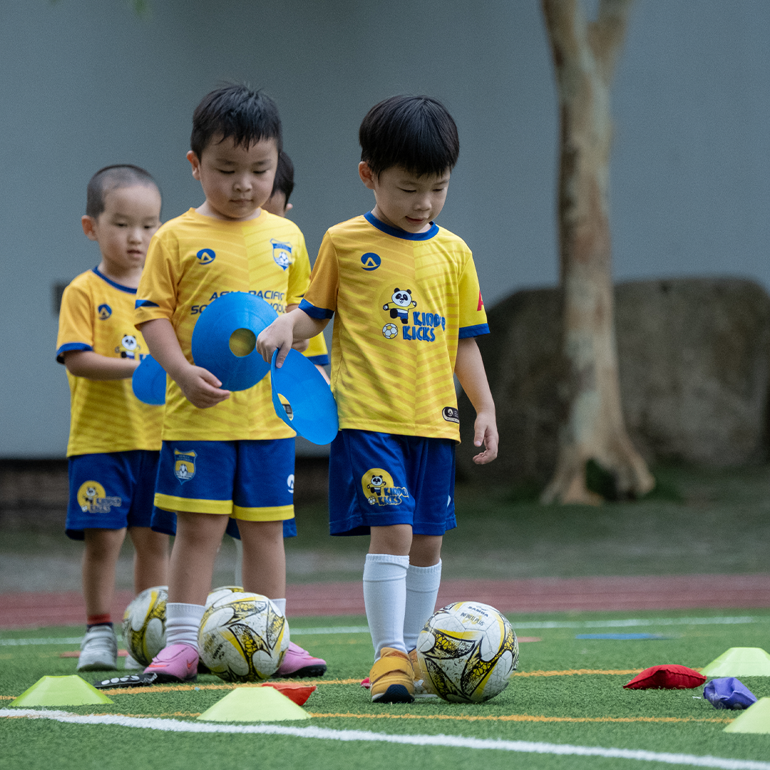 kinder_kicks_2